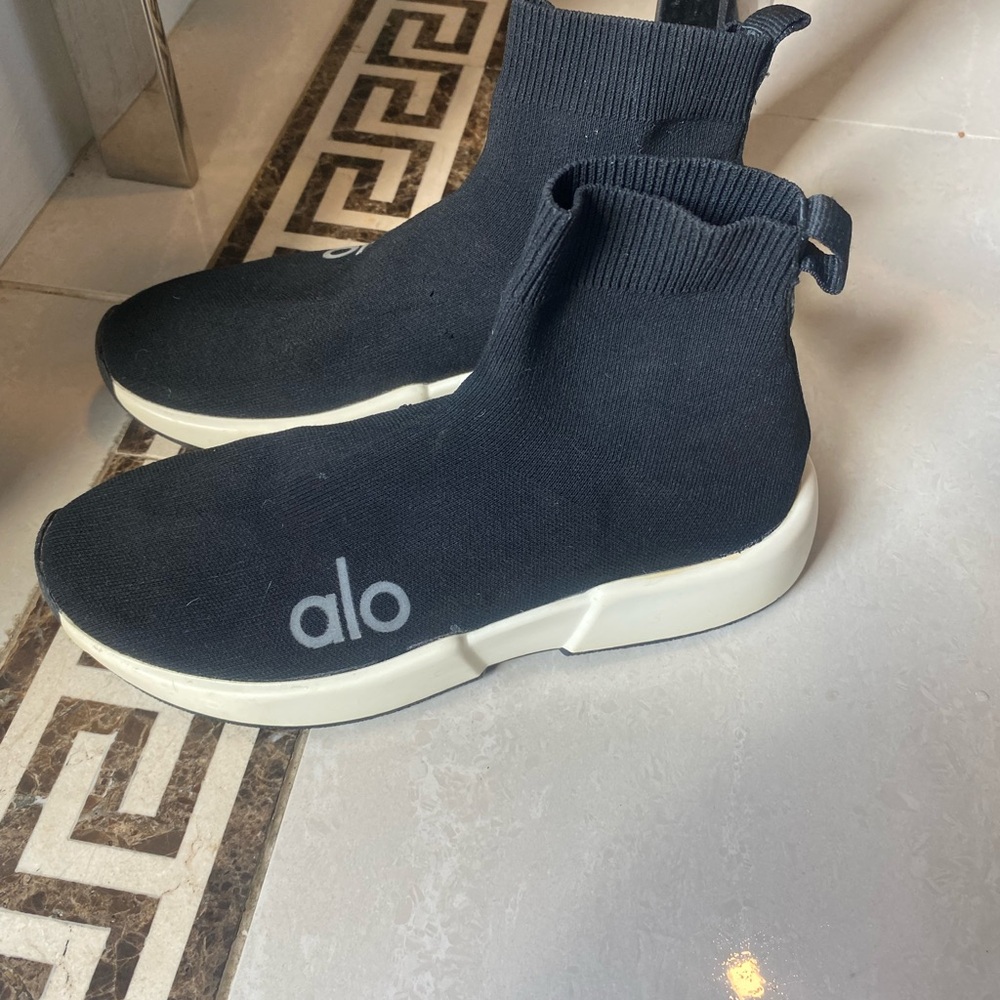 Alo Velocity Black Knit Sneakers